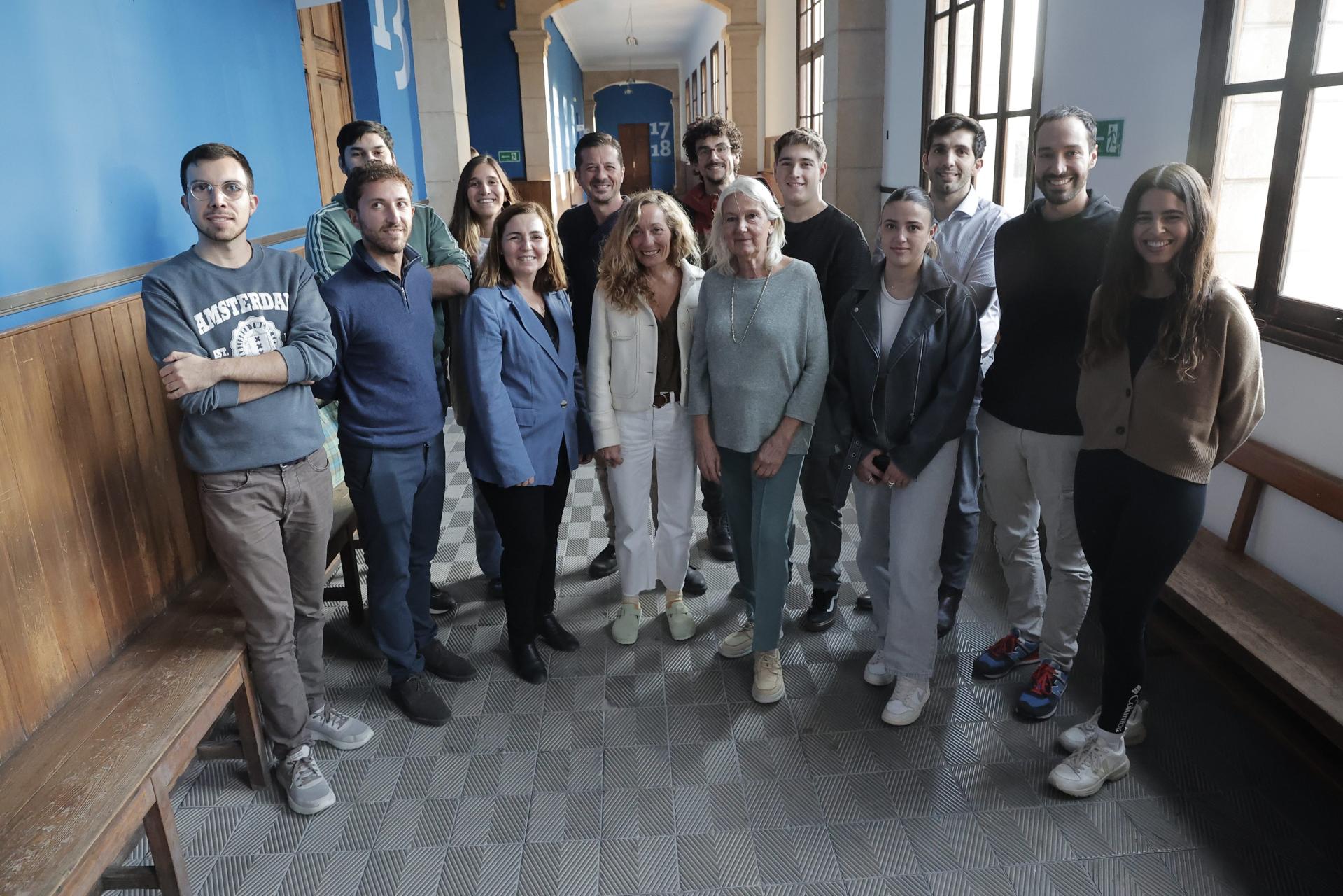 Los participantes de Connect'Up, junto a la formadora, Xesca Vidal