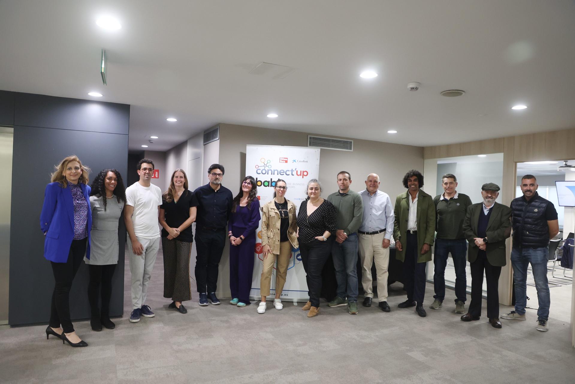 Foto de familia de algunos de los participantes de la tercera edición de Connect’Up BABI, junto a los formadores, y coordinadores del programa