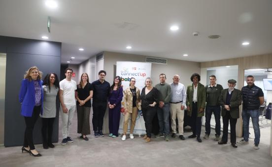Foto de familia de algunos de los participantes de la tercera edición de Connect’Up BABI, junto a los formadores, y coordinadores del programa